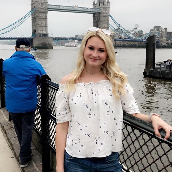 Meet your Posher, Michelle - Picture 2 of 8